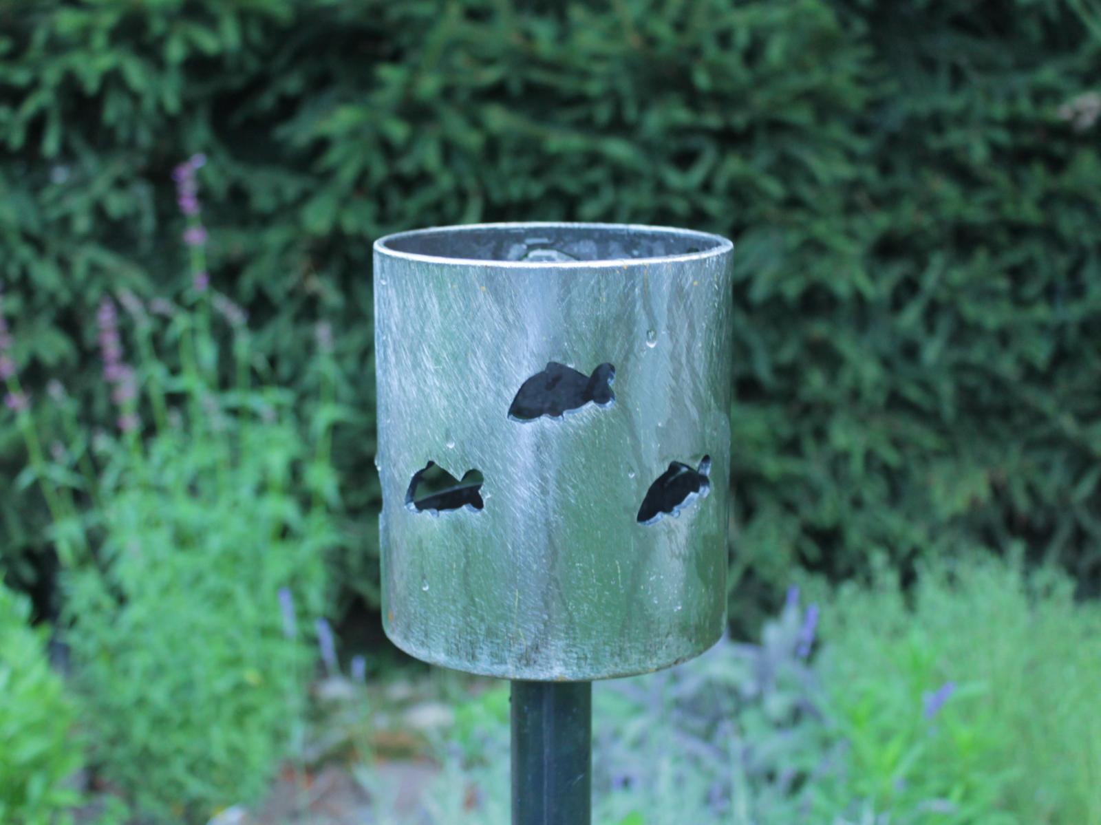 Bild Gartenfackel Angler am Teich