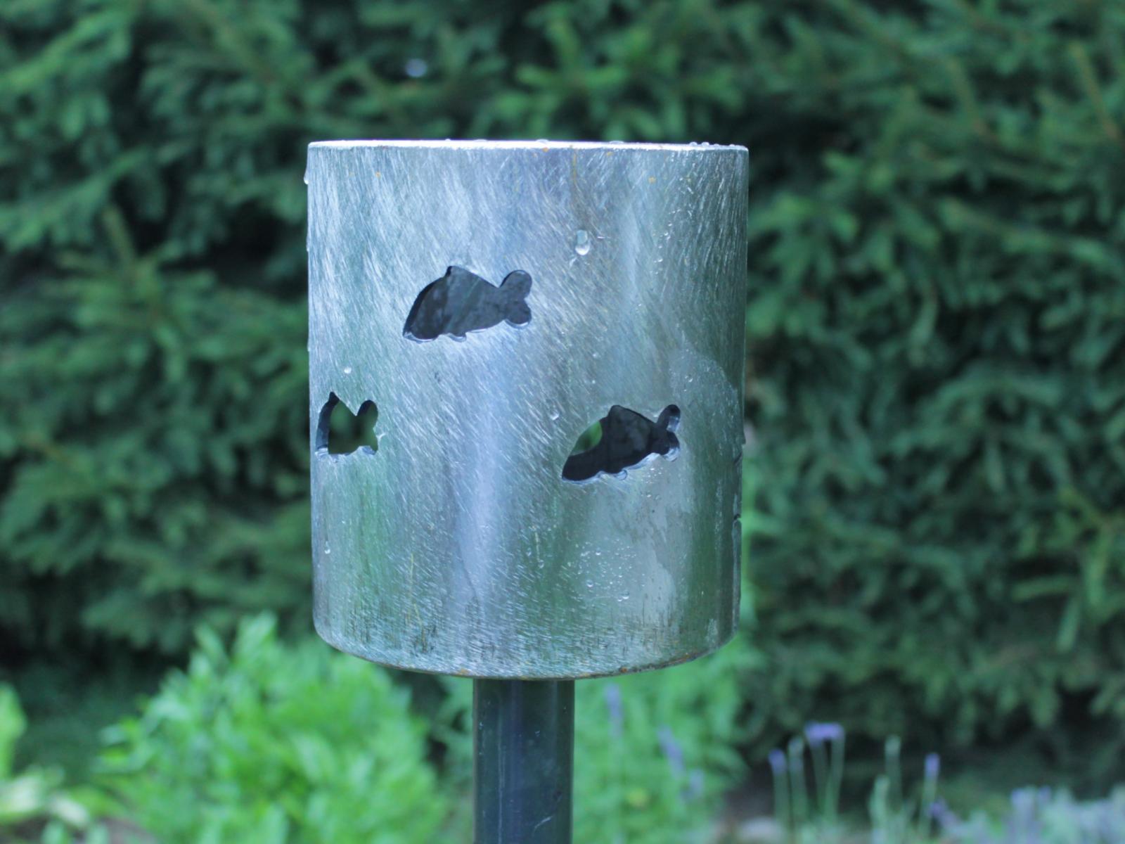 Bild Gartenfackel Angler am Teich