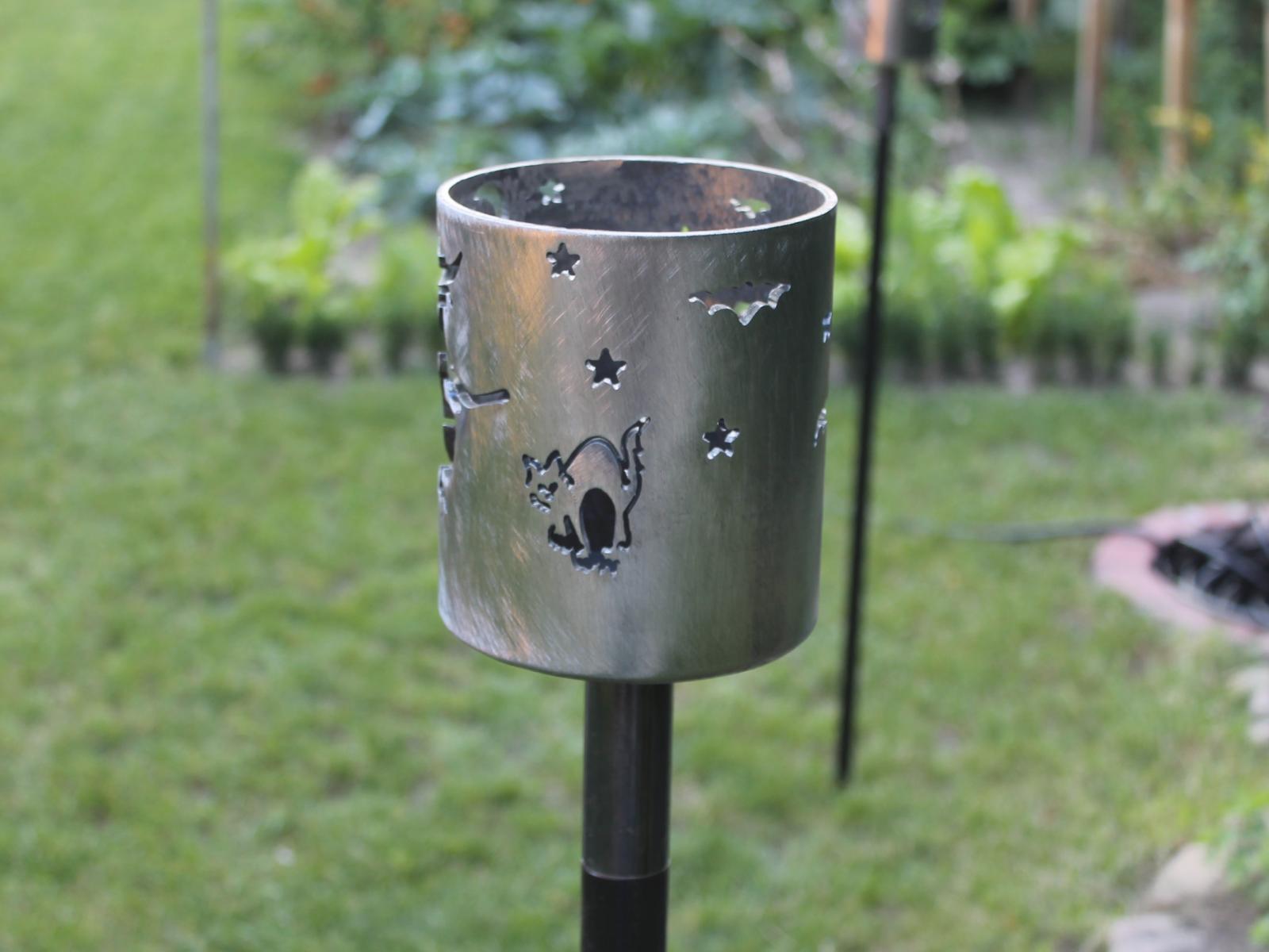 Bild Gartenfackel Hexe auf Besen