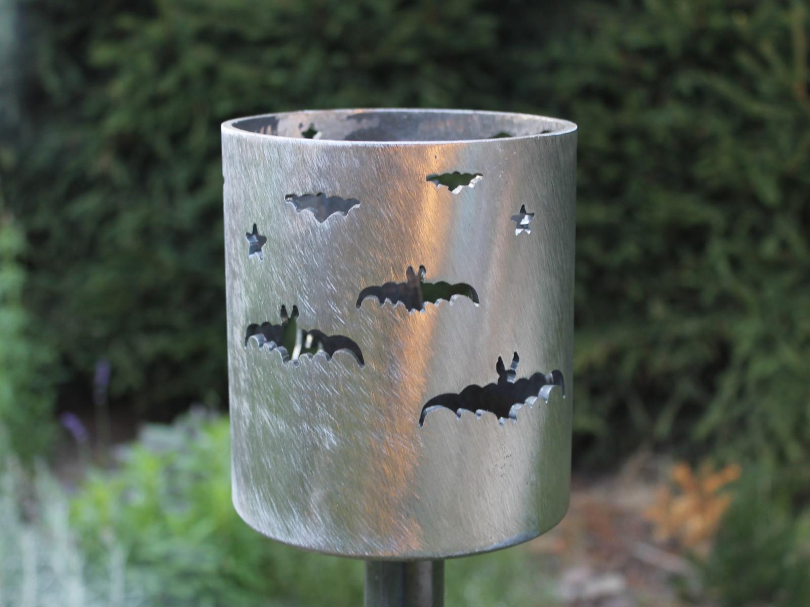 Bild Gartenfackel Hexe auf Besen